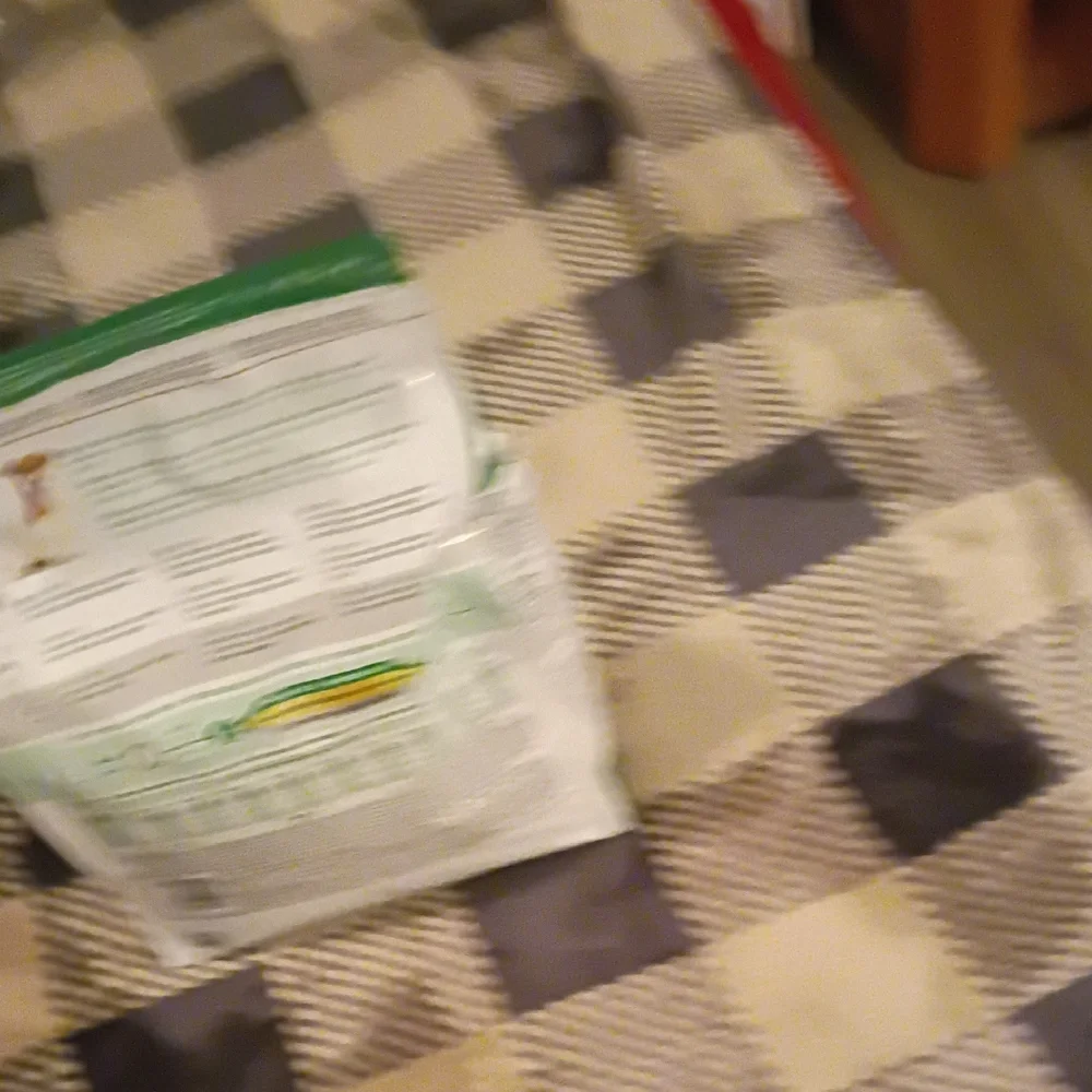 Small/Petit Adult 8+ Dry Dog Food - White & Green